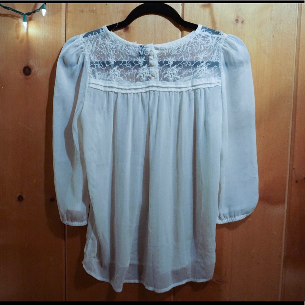 Beautiful Cream Lace Top, Size 2 - Picture 4 of 6